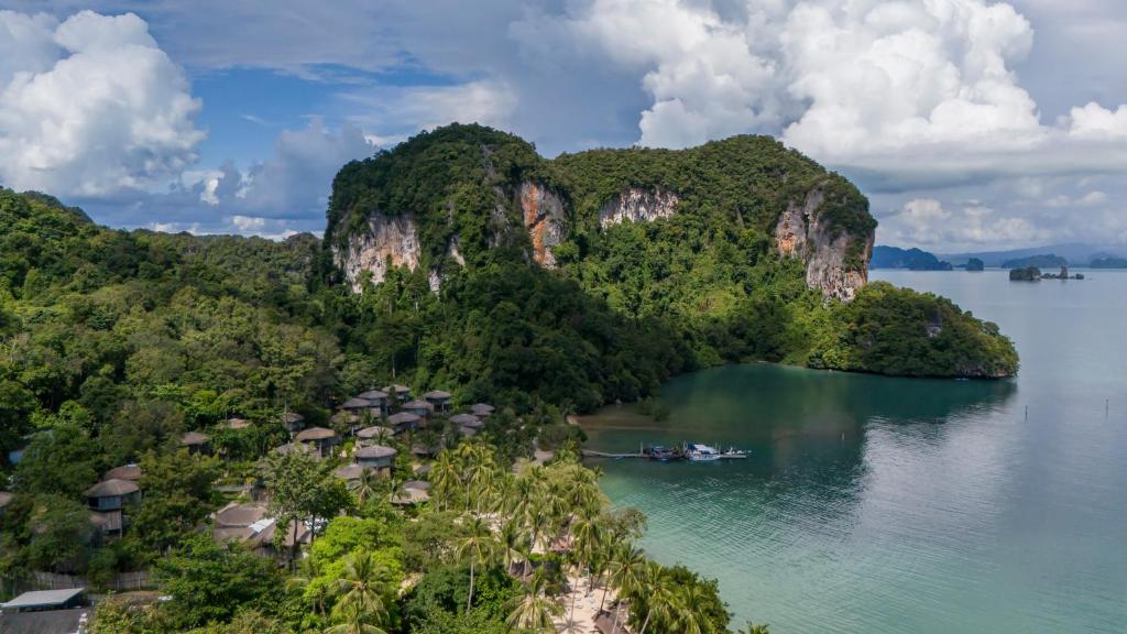 12 NIghts Holiday Deal at Koh Yao, Krabi & Bangkok with Breakfast