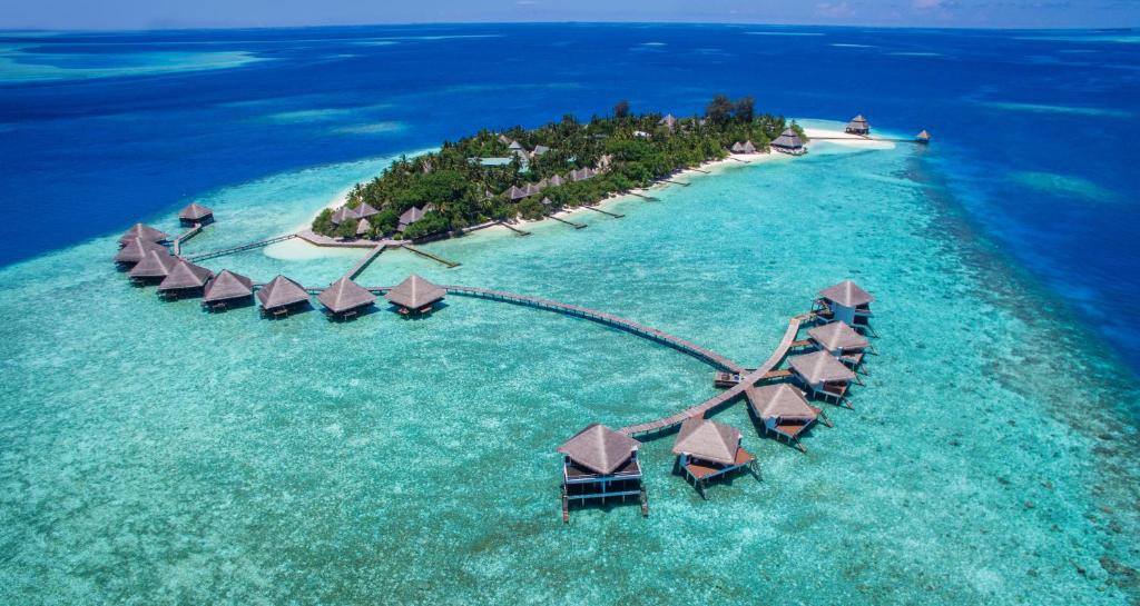 “Experience the Best of Both Worlds: 10 Nights in Abu Dhabi and the Maldives”