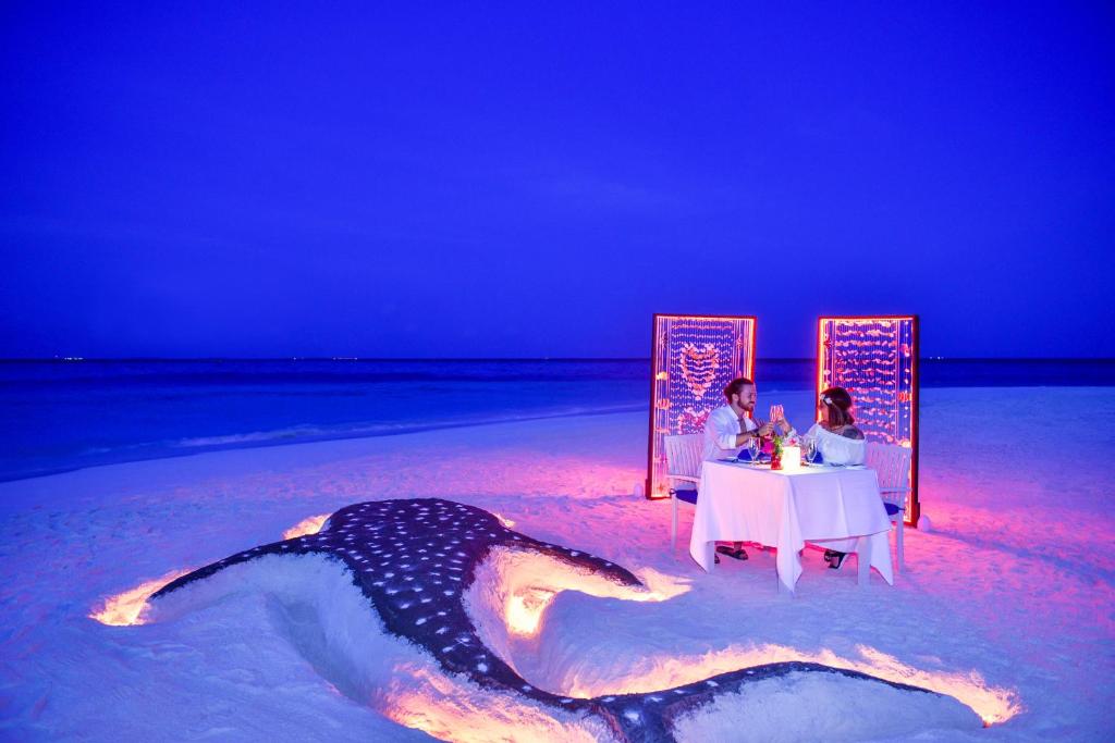“Experience the Best of Both Worlds: 10 Nights in Abu Dhabi and the Maldives”