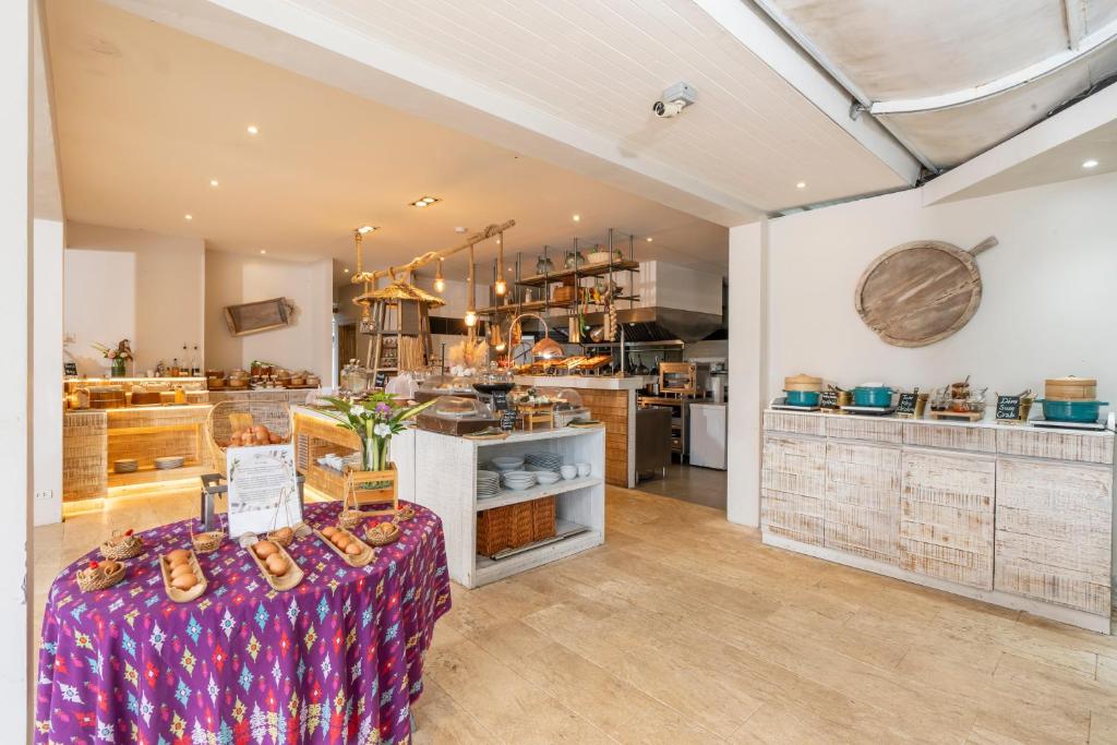 12 NIghts Holiday Deal at Koh Yao, Krabi & Bangkok with Breakfast