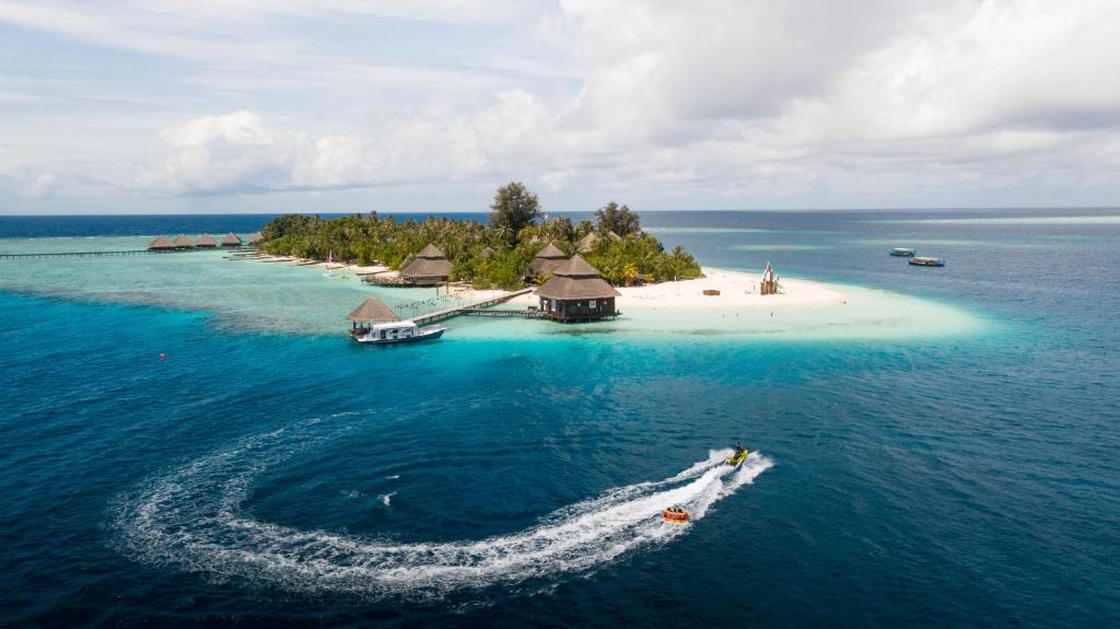 “Experience the Best of Both Worlds: 10 Nights in Abu Dhabi and the Maldives”