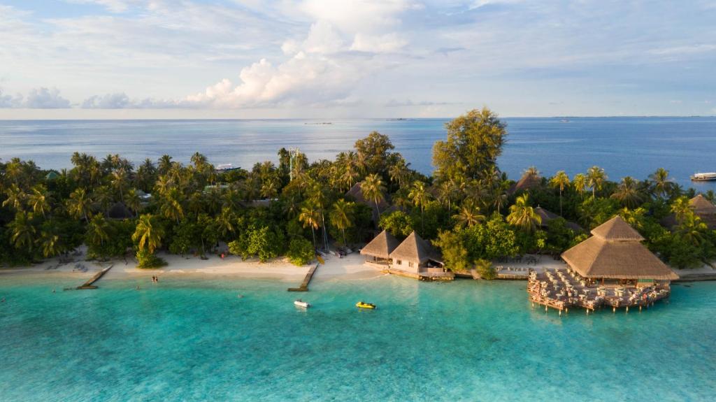 “Experience the Best of Both Worlds: 10 Nights in Abu Dhabi and the Maldives”