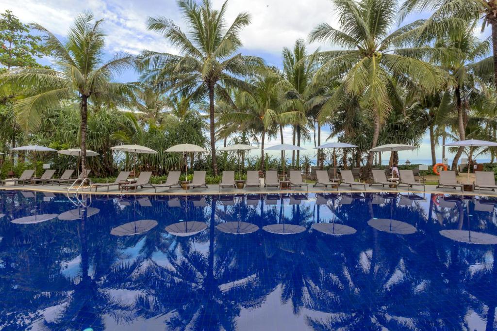 12 Nights Holiday at Bangkok, Krabi, Phi Phi Island & Phuket with Breakfast