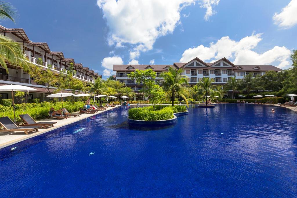 12 Nights Holiday at Bangkok, Krabi, Phi Phi Island & Phuket with Breakfast