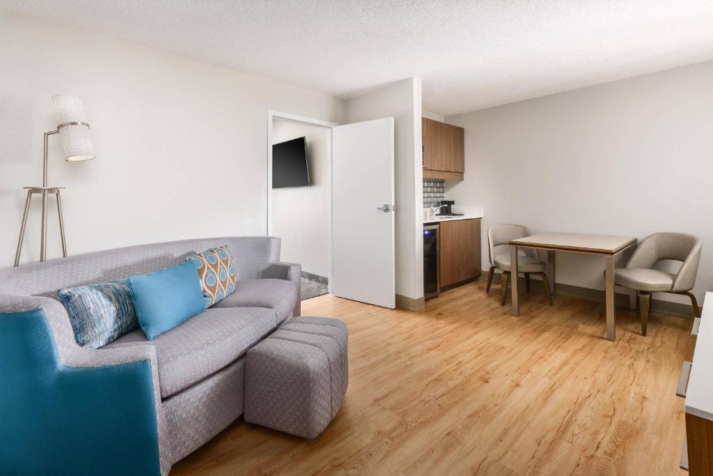 Starry Nights! Your 10 Nights Family Extravaganza in Orlando & Bahamas! Adventure Awaits!