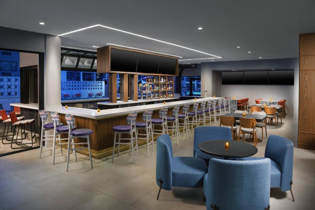 Starry Nights! Your 10 Nights Family Extravaganza in Orlando & Bahamas! Adventure Awaits!