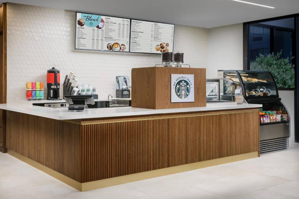 Starry Nights! Your 10 Nights Family Extravaganza in Orlando & Bahamas! Adventure Awaits!