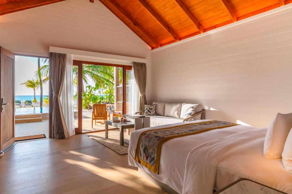 Luxury Dual Destination: 03 Nights in Hilton Dubai the Walk & 07 Nights Meeru Island Maldives with All Inclusive Plus