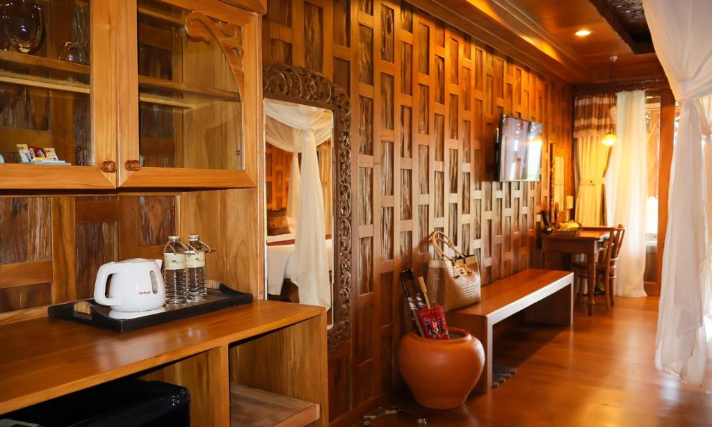 10 Nights Escape to Paradise: Unforgetable Full Moon Party Getaway in Koh Samui & Koh Phangan! For just £1,399pp!