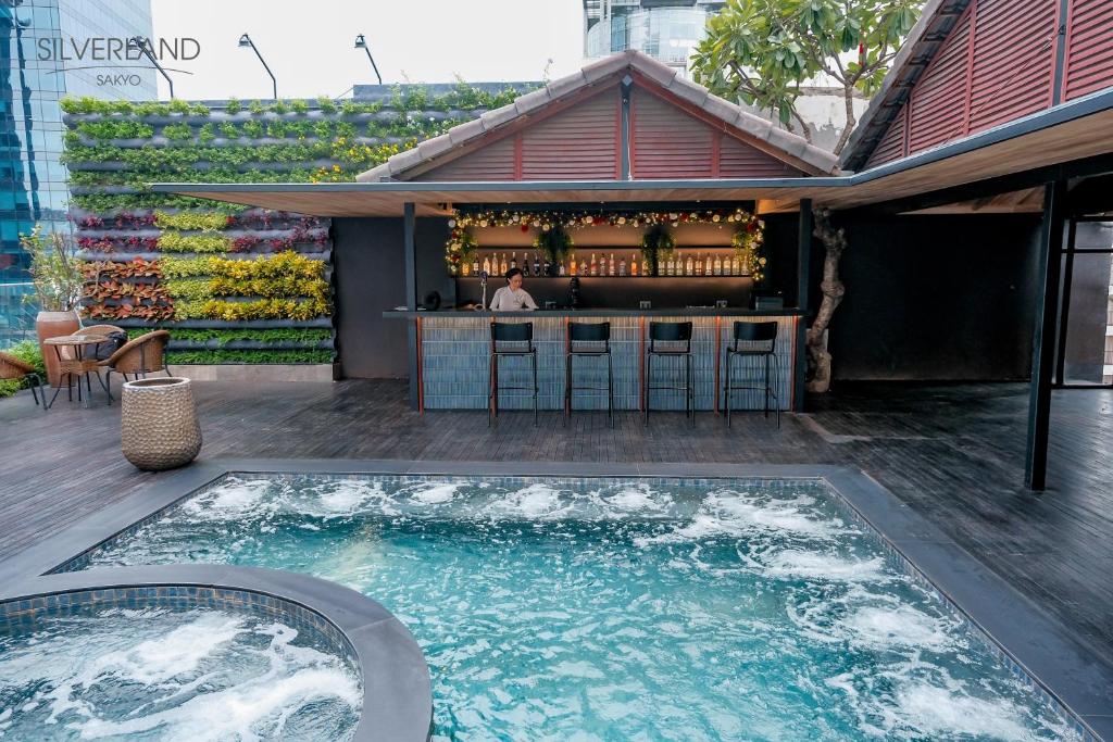 Discover the best of Vietnam and Cambodia with 12 nights of luxury for £1549pp – Silverland Sakyo, Dusit Princess Moonrise & White Mansion Legend await – accommodation and transfers included