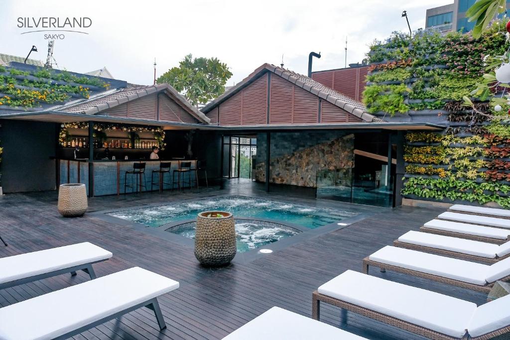 Discover the best of Vietnam and Cambodia with 12 nights of luxury for £1549pp – Silverland Sakyo, Dusit Princess Moonrise & White Mansion Legend await – accommodation and transfers included