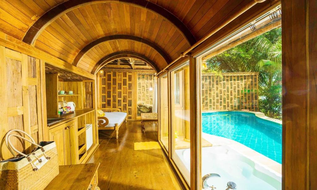 10 Nights Escape to Paradise: Unforgetable Full Moon Party Getaway in Koh Samui & Koh Phangan! For just £1,399pp!