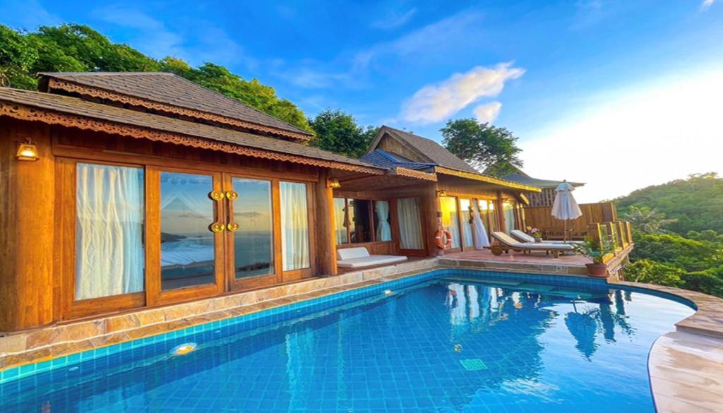 10 Nights Escape to Paradise: Unforgetable Full Moon Party Getaway in Koh Samui & Koh Phangan! For just £1,399pp!