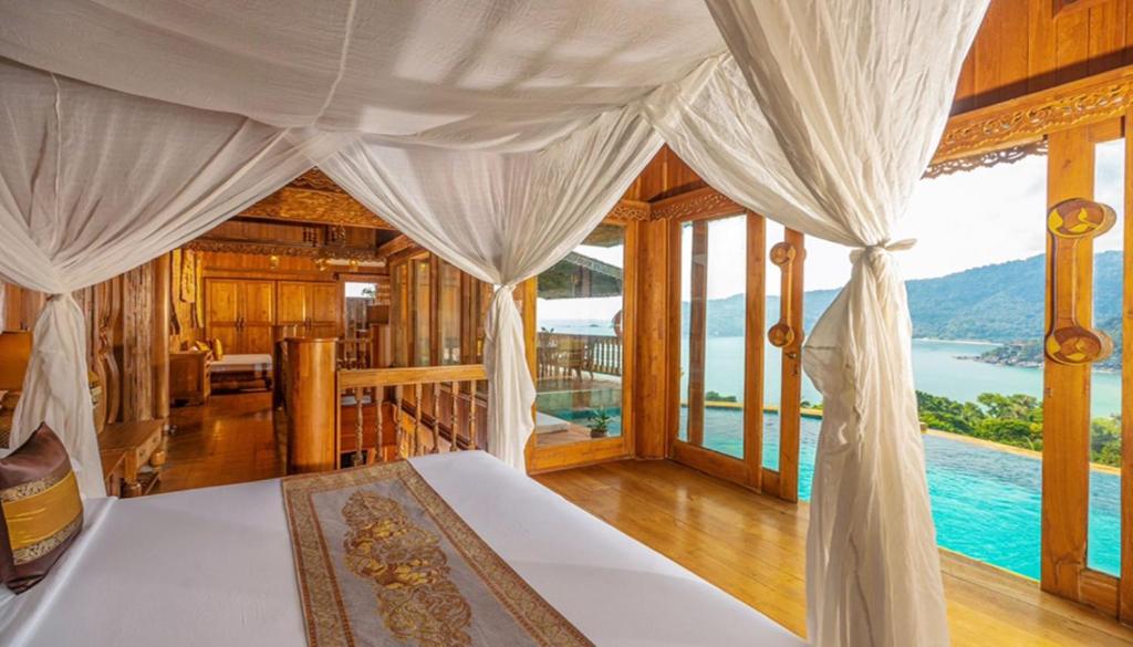 10 Nights Escape to Paradise: Unforgetable Full Moon Party Getaway in Koh Samui & Koh Phangan! For just £1,399pp!