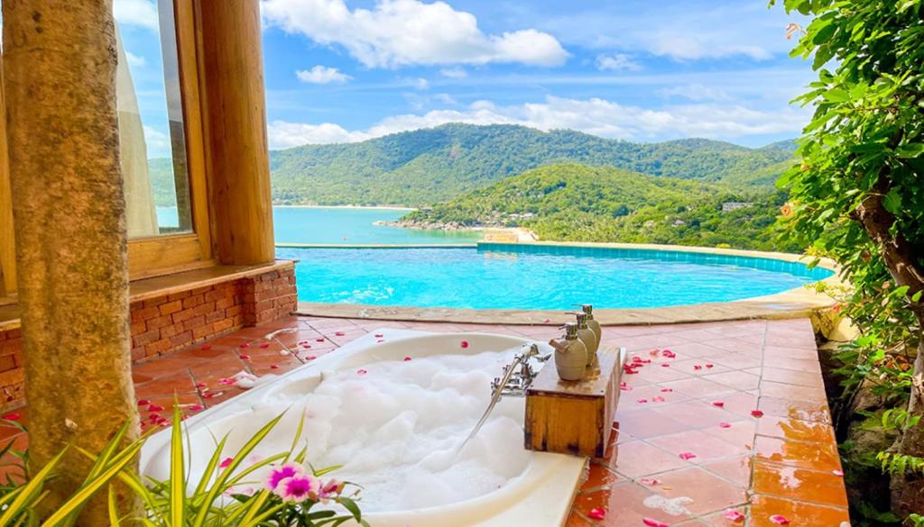 10 Nights Escape to Paradise: Unforgetable Full Moon Party Getaway in Koh Samui & Koh Phangan! For just £1,399pp!