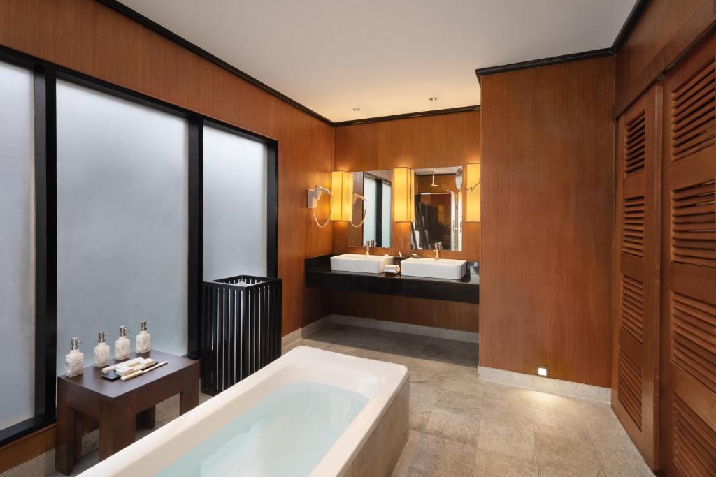 Dream Maldives Getaway: 7 Nights Adaaran Select Hudhuranfushi All Inclusive Premium Combined Return Speedboat Transfer included Price starting from £1,599pp