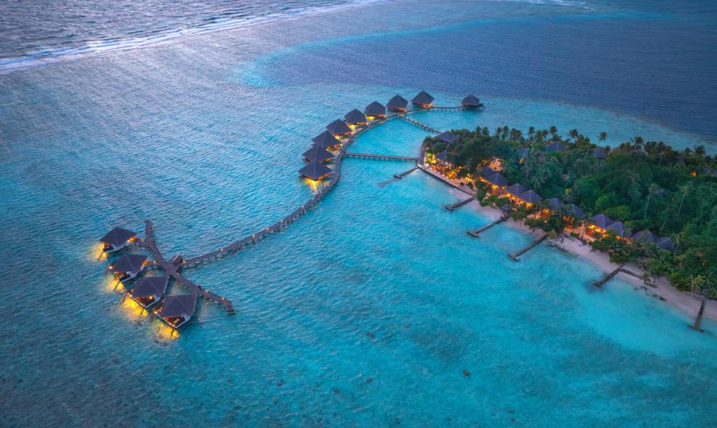 “Experience the Best of Both Worlds: 10 Nights in Abu Dhabi and the Maldives”