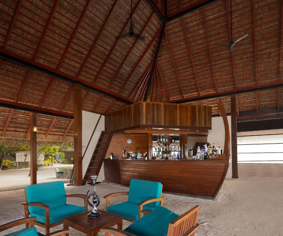 “Experience the Best of Both Worlds: 10 Nights in Abu Dhabi and the Maldives”