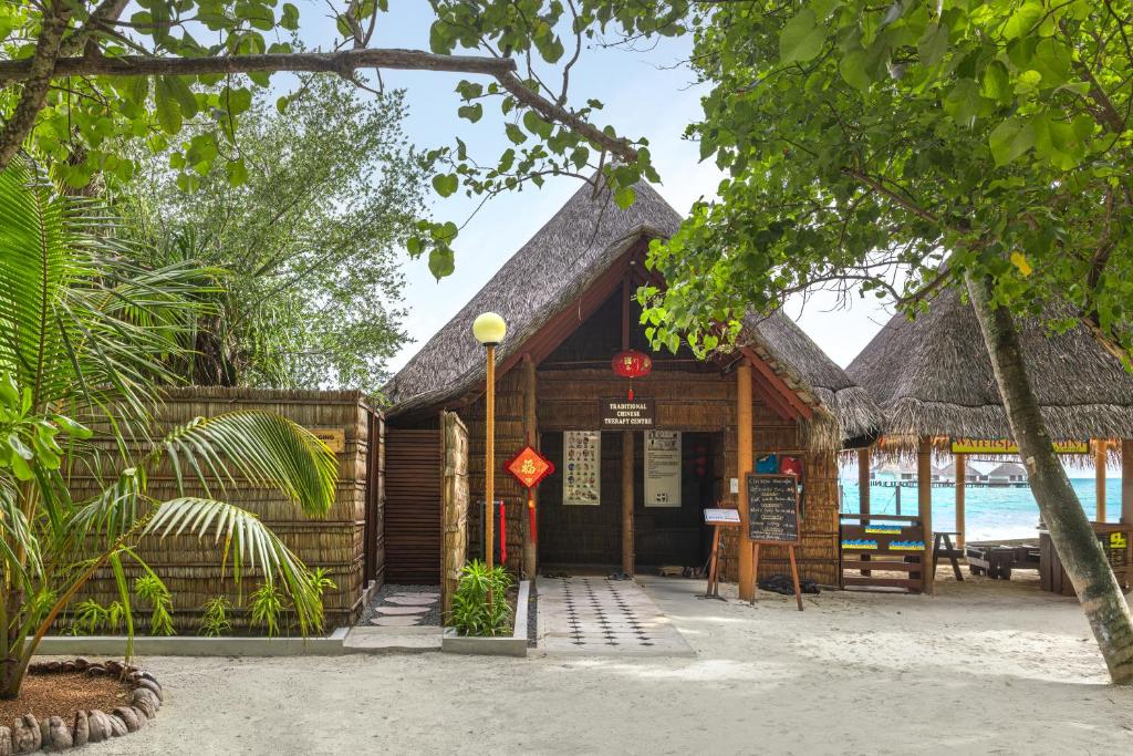 “Experience the Best of Both Worlds: 10 Nights in Abu Dhabi and the Maldives”