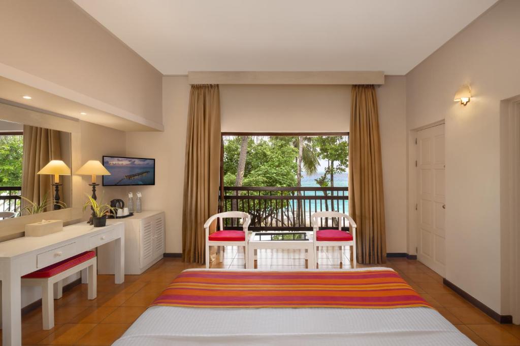 “Experience the Best of Both Worlds: 10 Nights in Abu Dhabi and the Maldives”