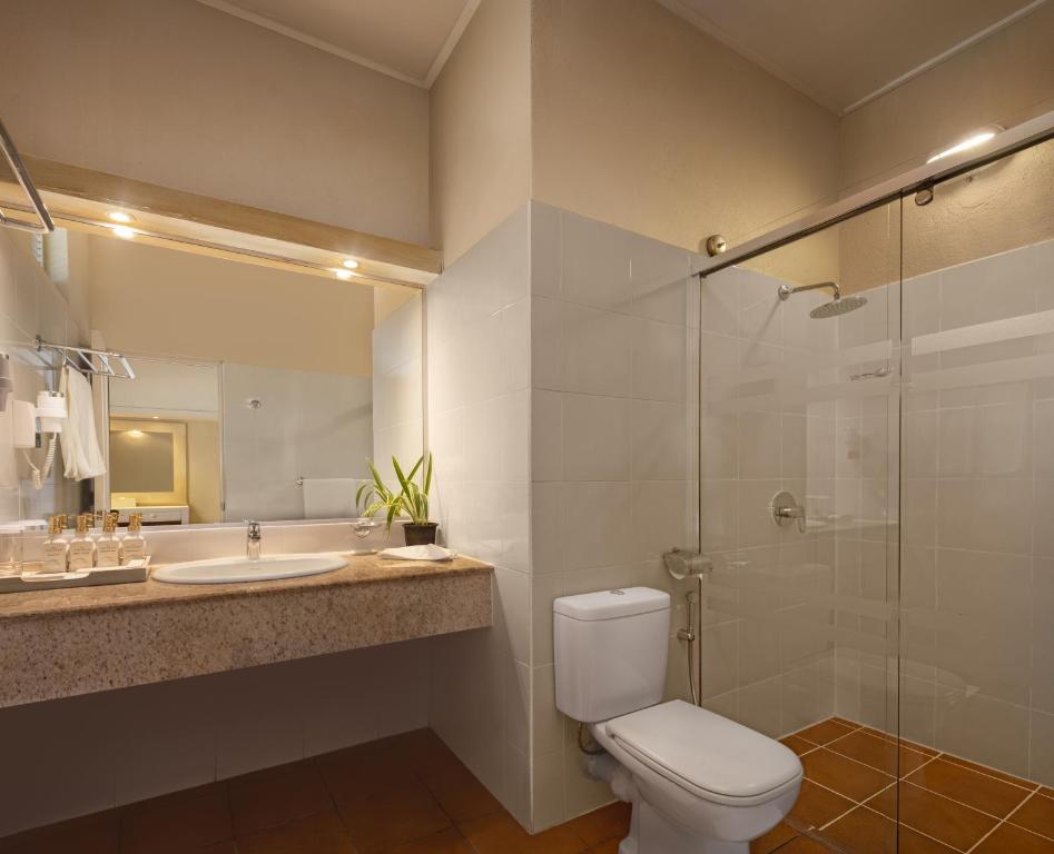 “Experience the Best of Both Worlds: 10 Nights in Abu Dhabi and the Maldives”