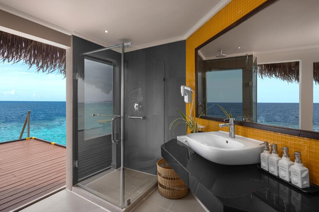 “Experience the Best of Both Worlds: 10 Nights in Abu Dhabi and the Maldives”