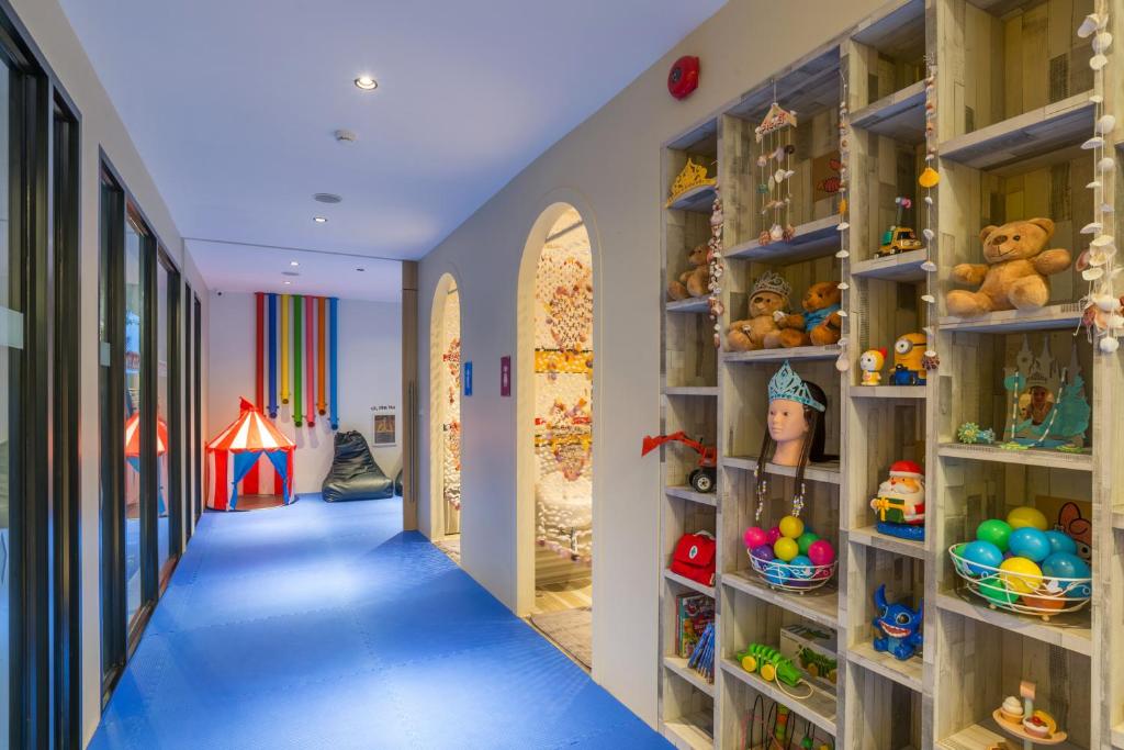 Long 21 Nights of Opulence in Beyond Khao Lak, Centara Kata Phuket & Dusit Thani Krabi w/flights & transfers