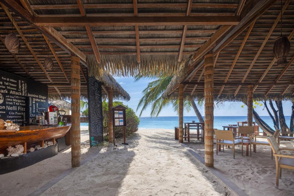 10 Nights Multi-Center holiday break at the Marvelous Maldives & Scintillating Singapore Starting from £1799 pp