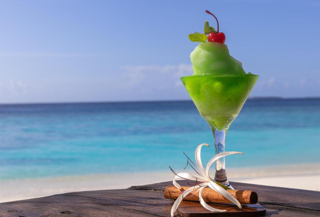 10 Nights Multi-Center holiday break at the Marvelous Maldives & Scintillating Singapore Starting from £1799 pp