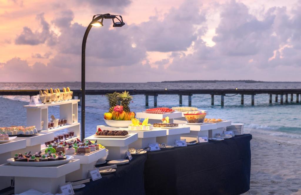 10 Nights Multi-Center holiday break at the Marvelous Maldives & Scintillating Singapore Starting from £1799 pp