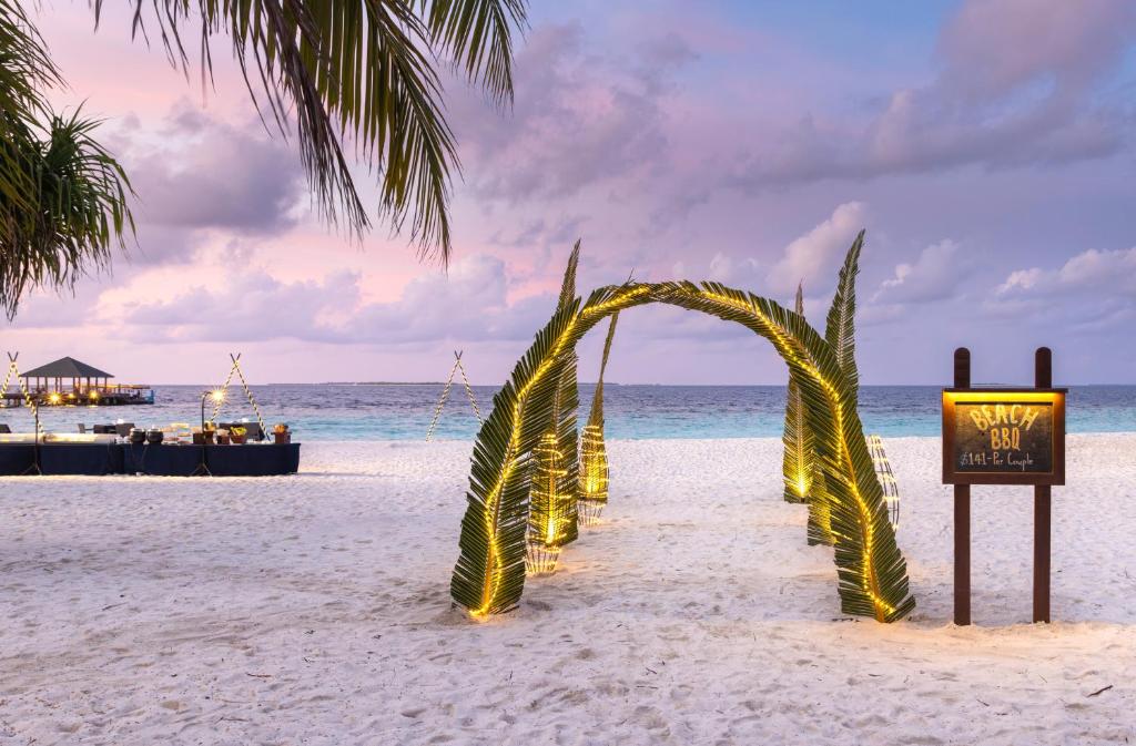 10 Nights Multi-Center holiday break at the Marvelous Maldives & Scintillating Singapore Starting from £1799 pp