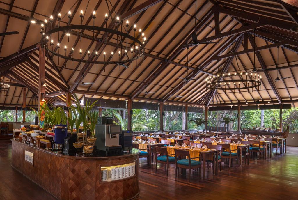 10 Nights Multi-Center holiday break at the Marvelous Maldives & Scintillating Singapore Starting from £1799 pp