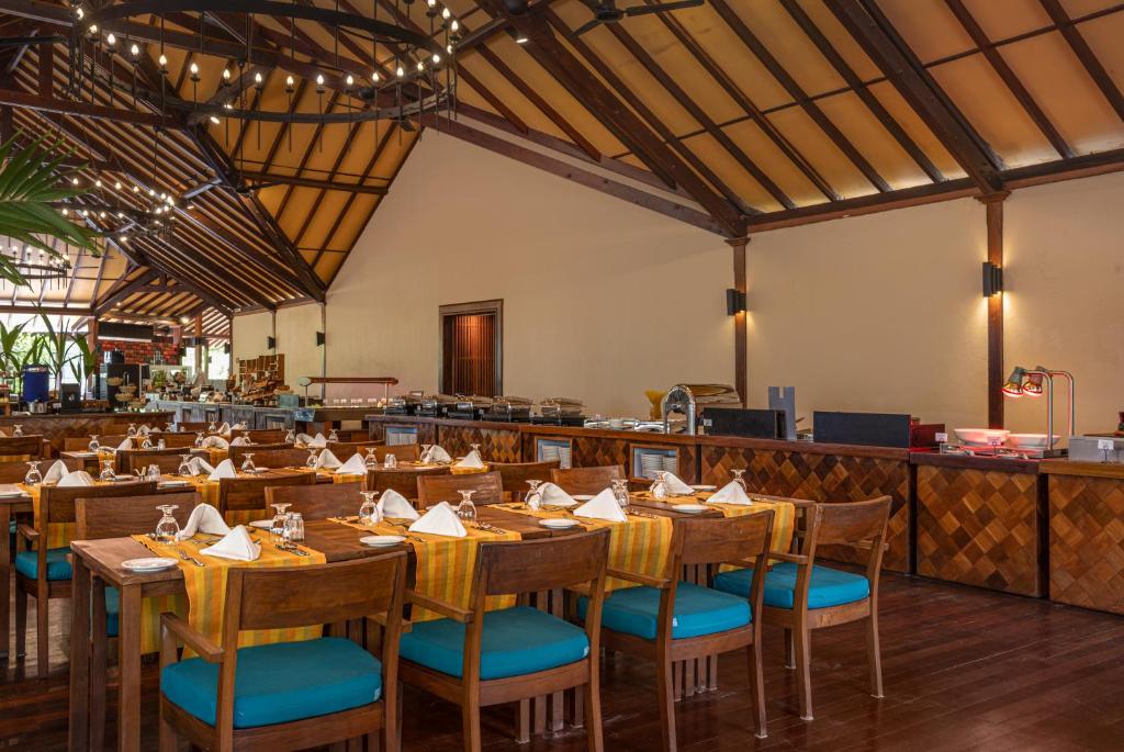 10 Nights Multi-Center holiday break at the Marvelous Maldives & Scintillating Singapore Starting from £1799 pp