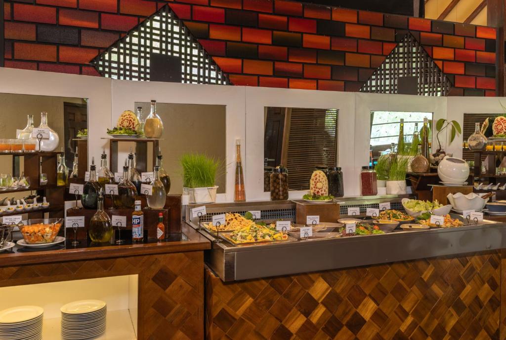 10 Nights Multi-Center holiday break at the Marvelous Maldives & Scintillating Singapore Starting from £1799 pp