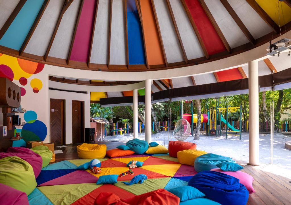 10 Nights Multi-Center holiday break at the Marvelous Maldives & Scintillating Singapore Starting from £1799 pp