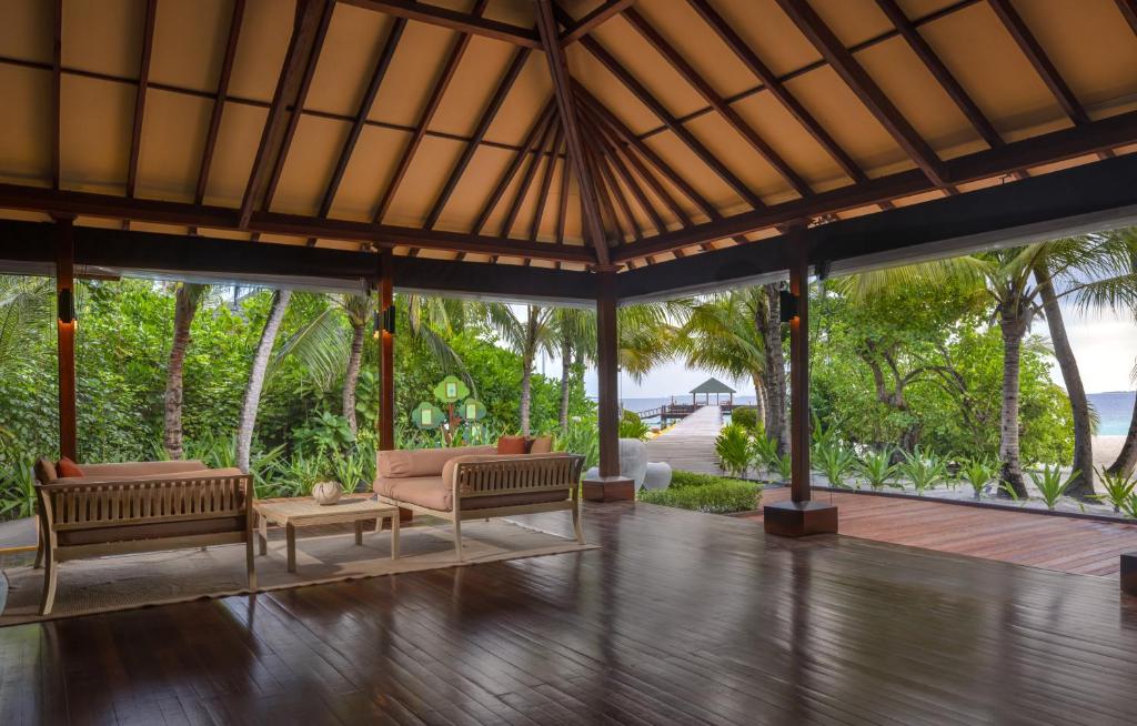 10 Nights Multi-Center holiday break at the Marvelous Maldives & Scintillating Singapore Starting from £1799 pp