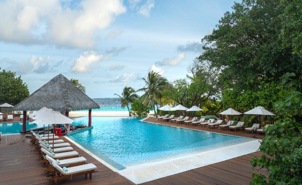 10 Nights Multi-Center holiday break at the Marvelous Maldives & Scintillating Singapore Starting from £1799 pp