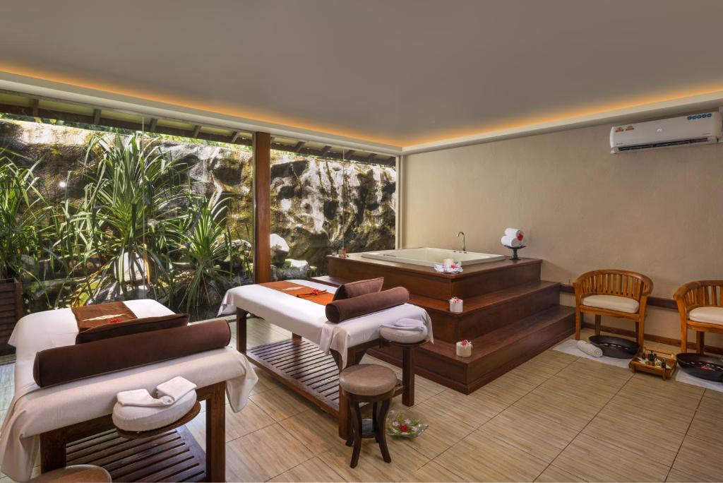 10 Nights Multi-Center holiday break at the Marvelous Maldives & Scintillating Singapore Starting from £1799 pp