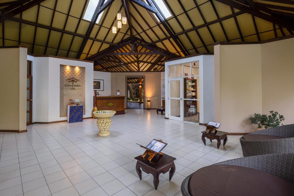 10 Nights Multi-Center holiday break at the Marvelous Maldives & Scintillating Singapore Starting from £1799 pp