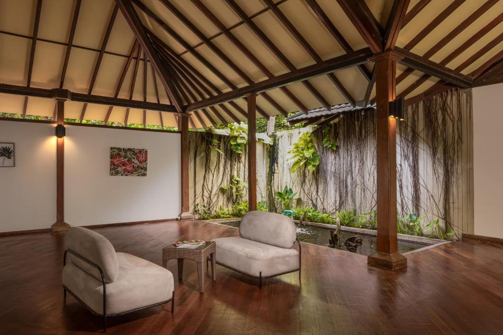 10 Nights Multi-Center holiday break at the Marvelous Maldives & Scintillating Singapore Starting from £1799 pp