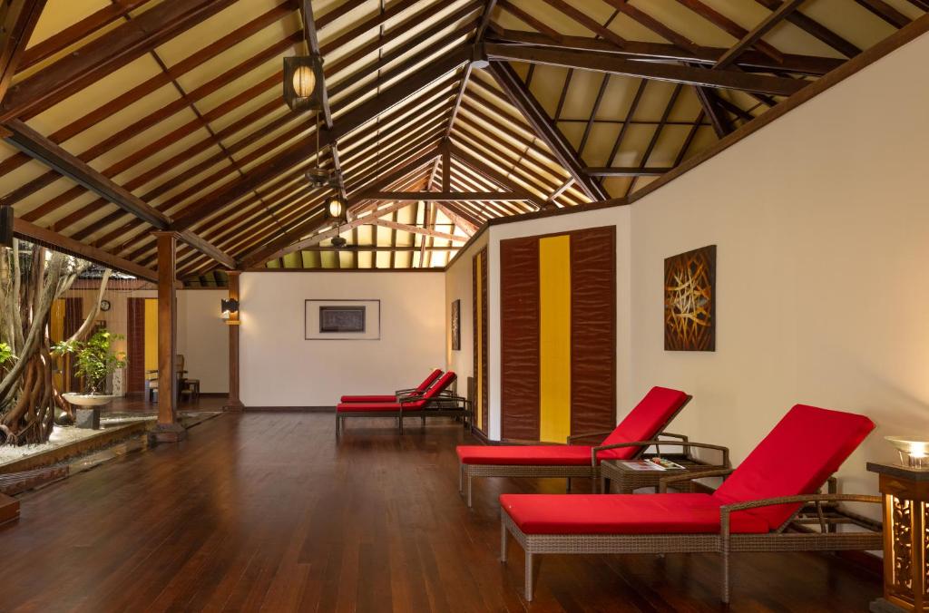 10 Nights Multi-Center holiday break at the Marvelous Maldives & Scintillating Singapore Starting from £1799 pp