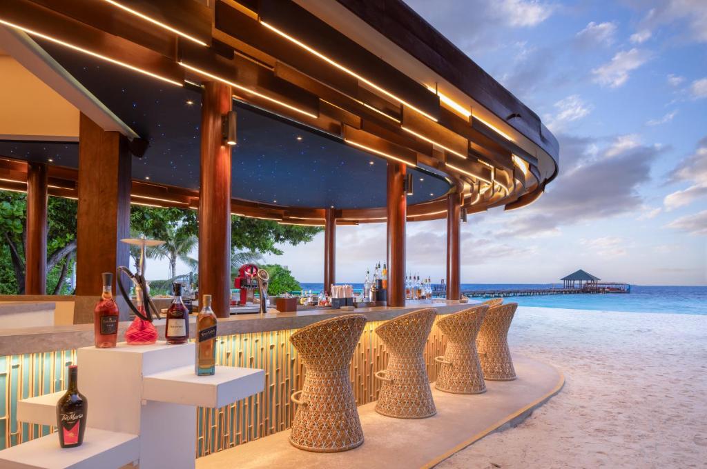 10 Nights Multi-Center holiday break at the Marvelous Maldives & Scintillating Singapore Starting from £1799 pp