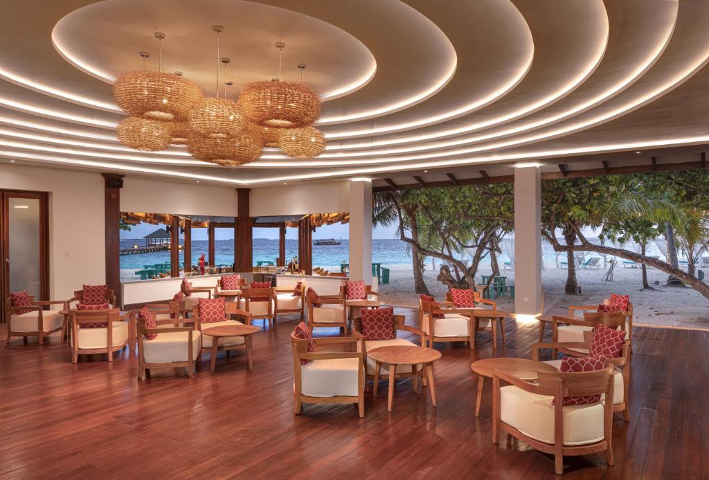 10 Nights Multi-Center holiday break at the Marvelous Maldives & Scintillating Singapore Starting from £1799 pp