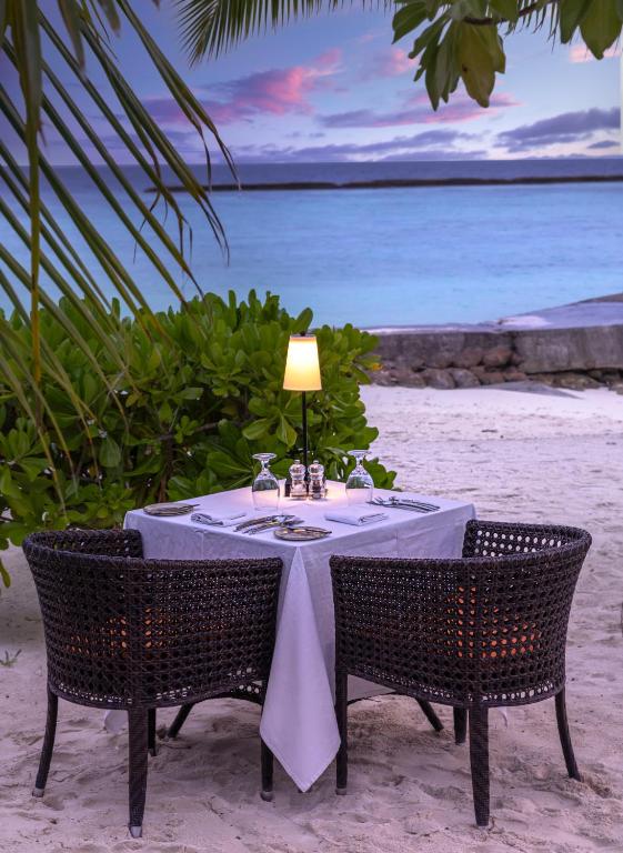 10 Nights Multi-Center holiday break at the Marvelous Maldives & Scintillating Singapore Starting from £1799 pp