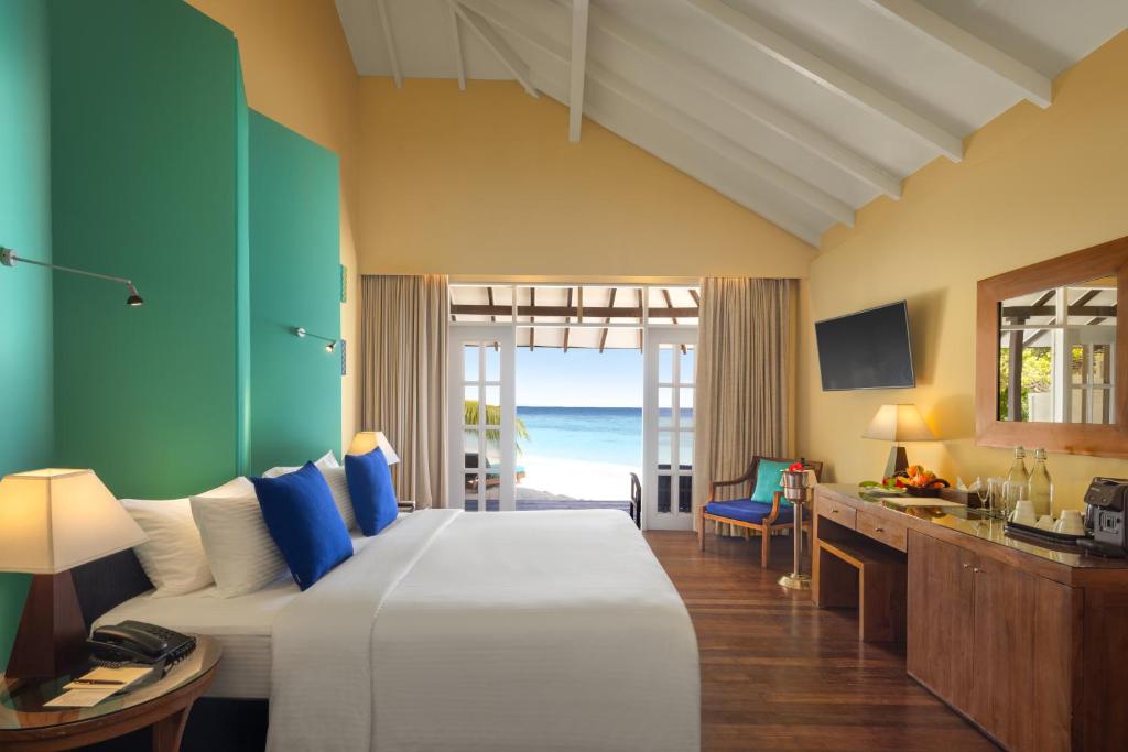 10 Nights Multi-Center holiday break at the Marvelous Maldives & Scintillating Singapore Starting from £1799 pp