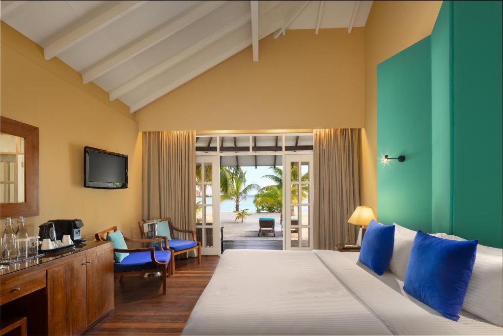 10 Nights Multi-Center holiday break at the Marvelous Maldives & Scintillating Singapore Starting from £1799 pp