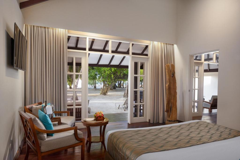 10 Nights Multi-Center holiday break at the Marvelous Maldives & Scintillating Singapore Starting from £1799 pp