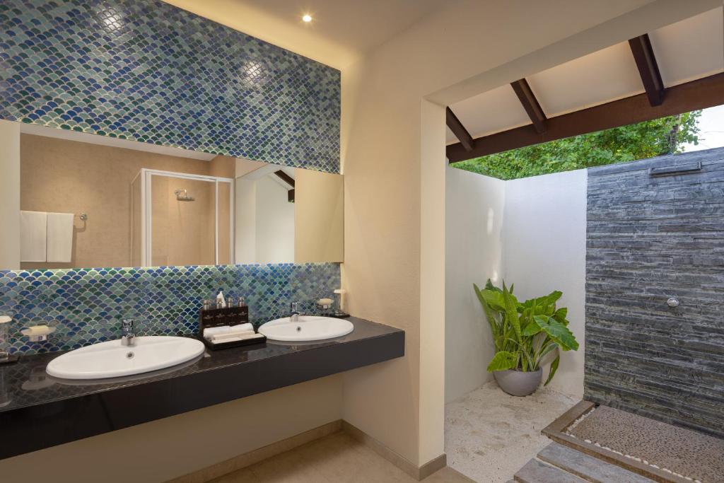 10 Nights Multi-Center holiday break at the Marvelous Maldives & Scintillating Singapore Starting from £1799 pp