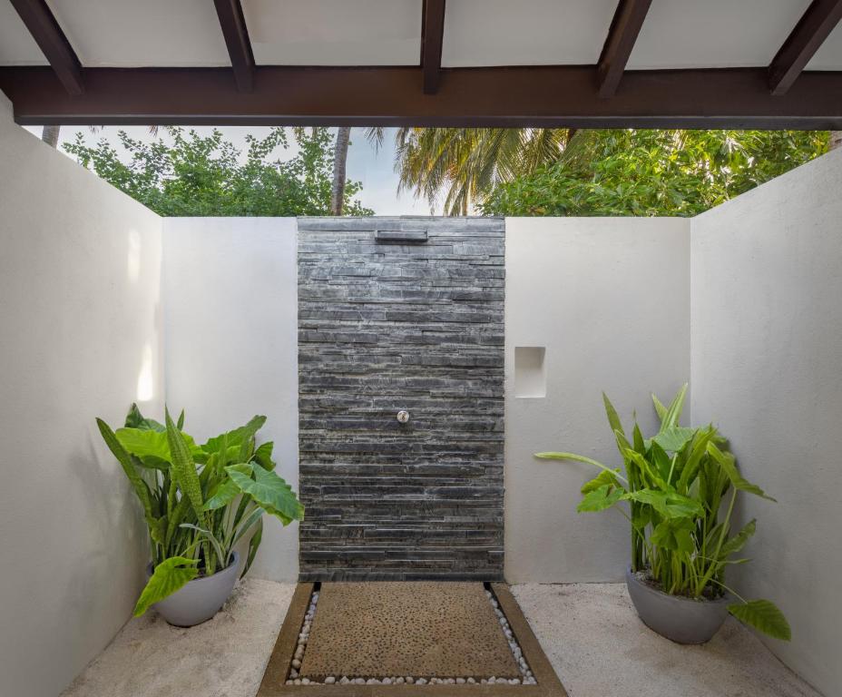 10 Nights Multi-Center holiday break at the Marvelous Maldives & Scintillating Singapore Starting from £1799 pp