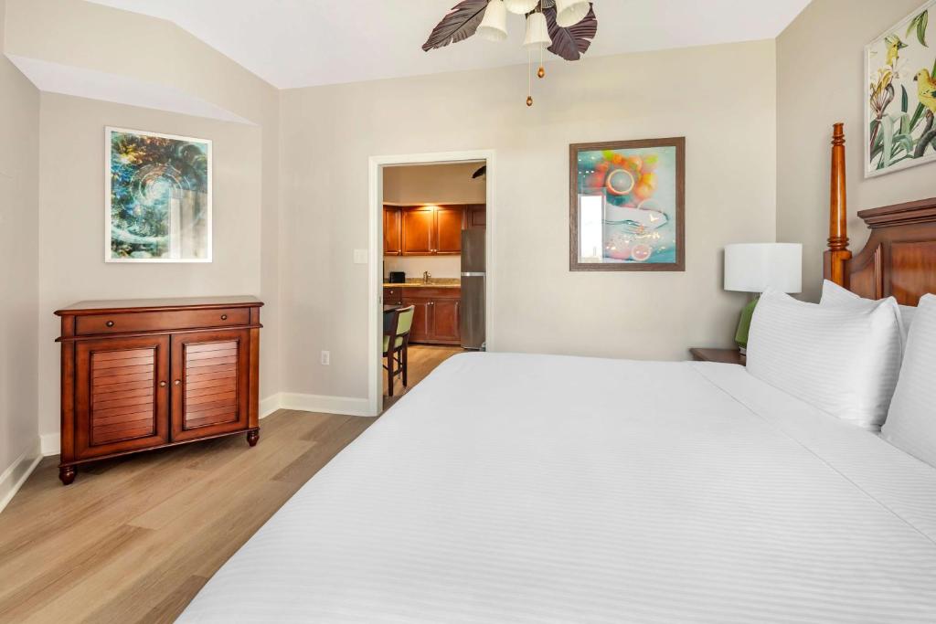 11 Nights USA Adventure Explore Orlando, Miami & Key West like never before 5-Star Resorts + Transfers Included Only £1749/PP